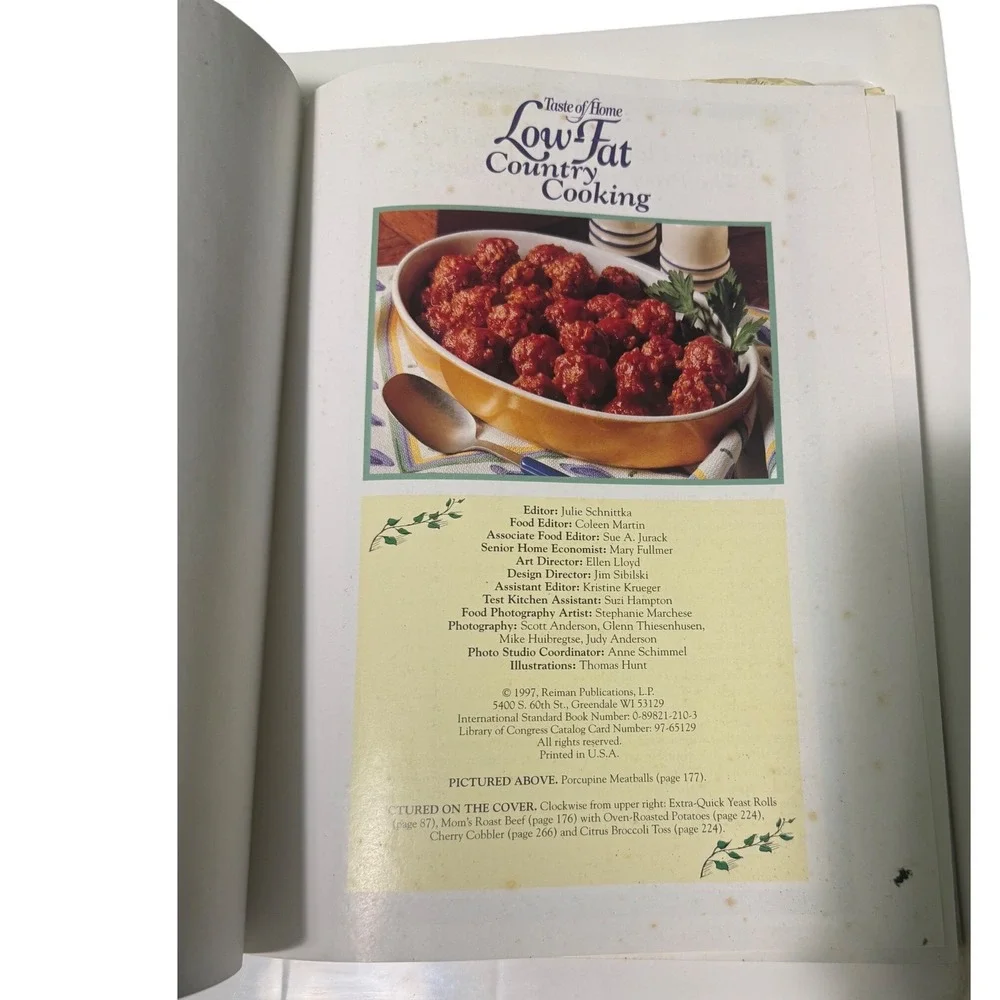 Taste of Home Low-Fat Country Cooking Cookbook 1997 1st Edition 455 Recipe